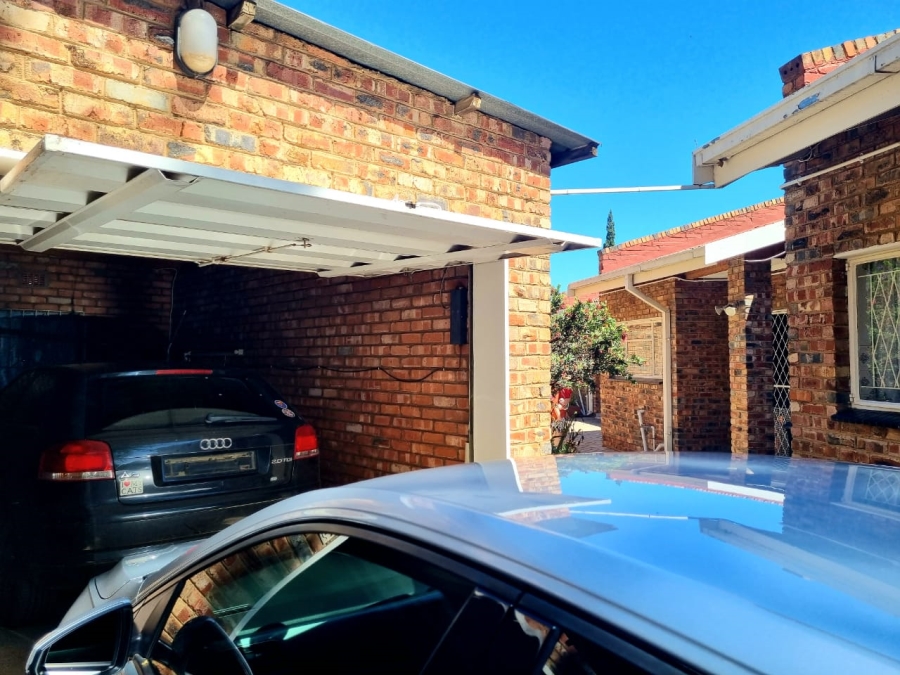 2 Bedroom Property for Sale in Belgravia Northern Cape